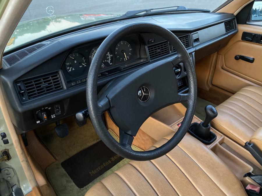 Торпедо Mercedes-Benz 190 D (W124) 1984 года  (NA) (фото 90 из 240)